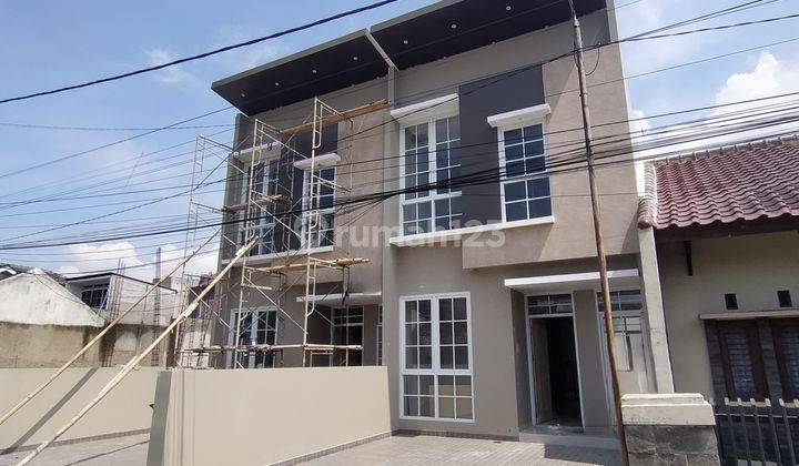 Rumah 2 Lantai Baru Unfurnished SHM di Cisaranten, Bandung 1