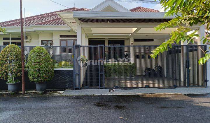 Rumah Mewah 1,5 Lantai Semi Furnished SHM di Geger Kalong, Bandung 1