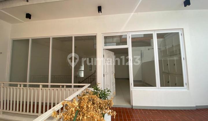 Rumah Cantik Asri 2 Lantai Semi Furnish di Tanjung Duren LT 198M2 Jakarta Barat 2
