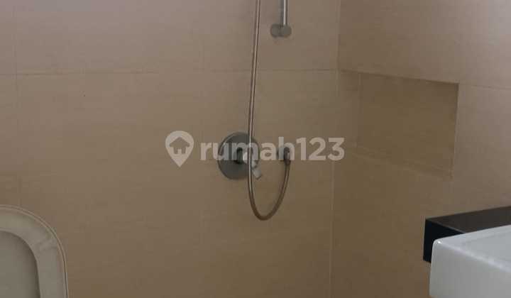 Rumah Cantik Hook Green Lake City East Asia Lt 6X15m2 Jakarta Barat 2