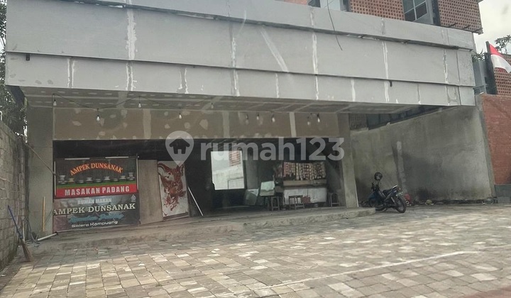 Ruang Usaha Strategis di Jalan Utama Mahendradata di Kawasan Perdagangan