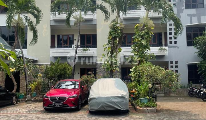 ******** Mewah 3 Lantai 38 Kamar Full Kamar Di ******** Budi Jakarta Selatan