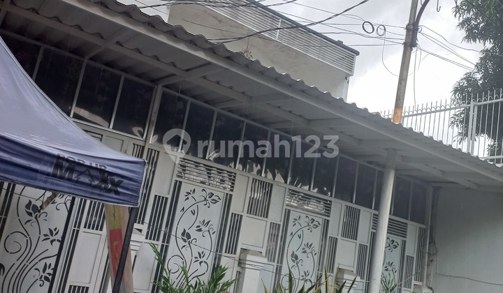 House.2.floors.old.building.good.maintained in Radio Area.inside.south.Jakarta. 2