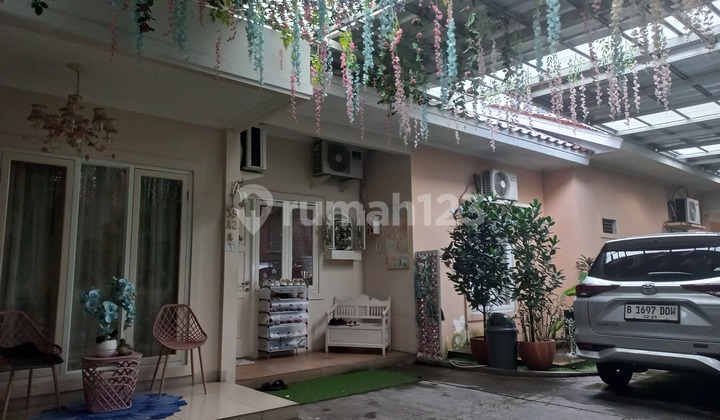 House.2.floors.old.building.good.maintained in Radio Area.inside.south.Jakarta. 1