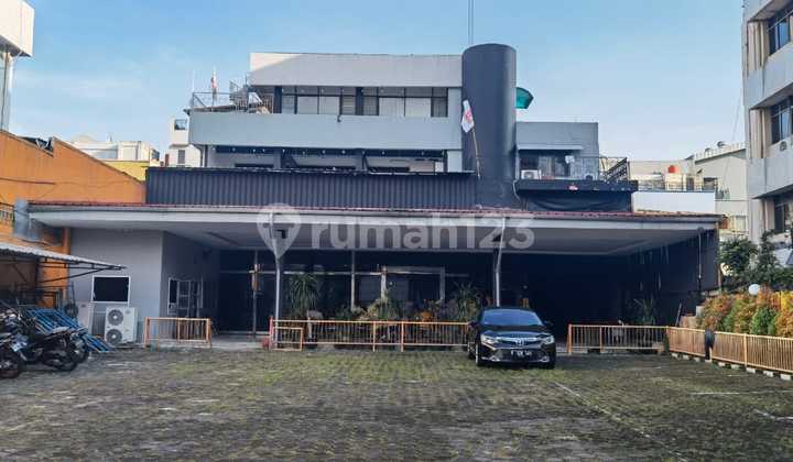 For sale ex showroom, commercial zone in Gunung Sahari, Central Jakarta.