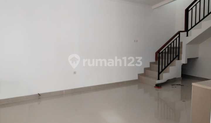 3-Story Shop House, Strategic Location, Flood-Free in Percetakan Negara, Central Jakarta 2