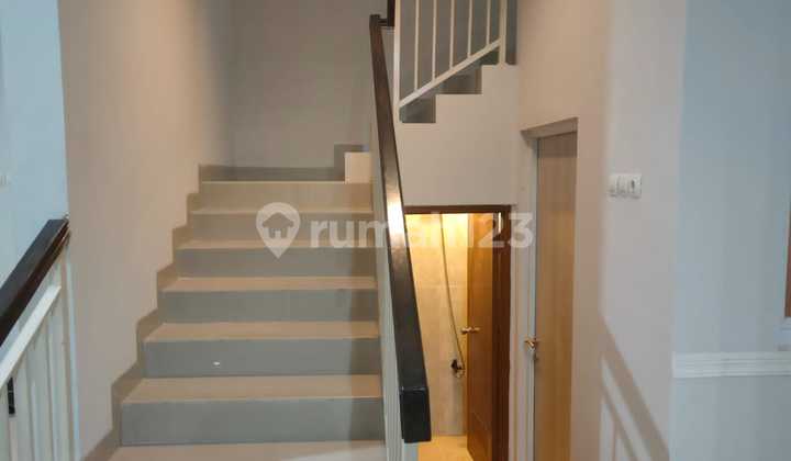 Dijual rumah 2 lantai Victoria Loji Bogor 2