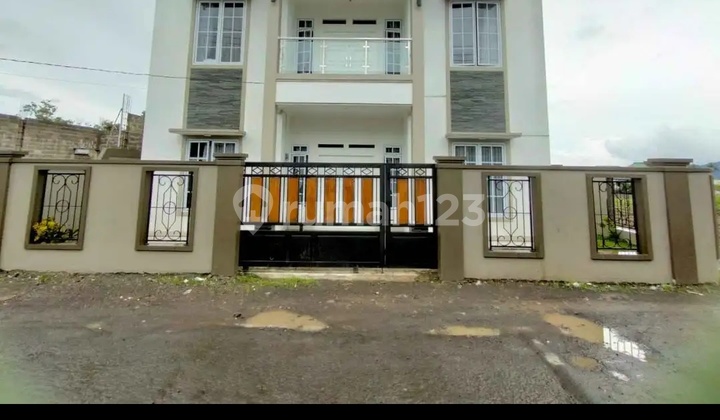 Rumah Mewah Swimming Pool Cipanas Puncak