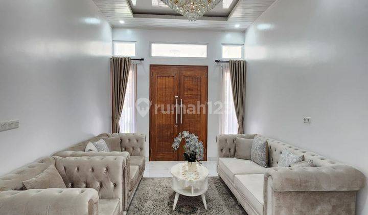 Dijual Rumah White House 2 1 2 Lantai Full Furnished 1