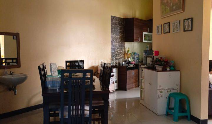 ruang makan jual rumah 2 lantai taman