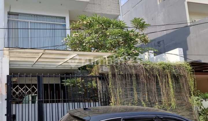 Rumah Minimalis 3,5 Lantai di Kawasan Strategis Sunter, Jakarta Utara
