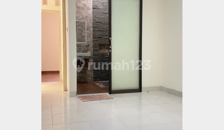 ruang tamu rumah minimalis modern rancamaya golf