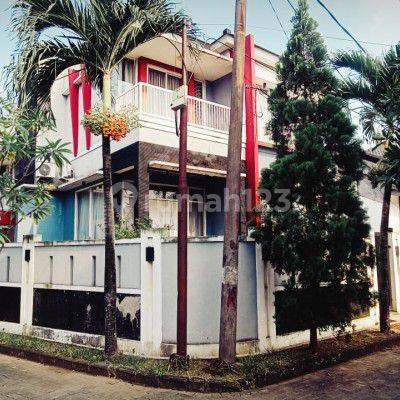 Rumah Mewah Dijual Type American Style (2lt) Lt/213m² Dengan Lokasi Sangat Strategis Di Jombang - Ciputat Tangerang Perum Villa Gunung Lestari 2