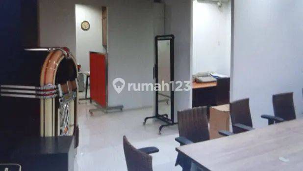 Bangunan Dijual 1 Paket (3 Ruko) @4 Lantai Lokasi Strategis Di Selatan Jakarta 2