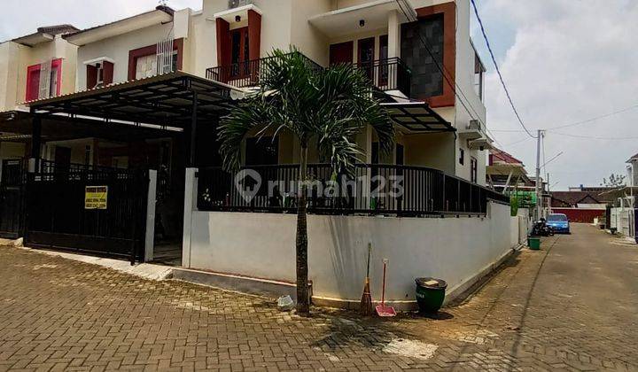 Rumah 2 Lantai Akses Mudah di Green Royale, Tirtomoyo, Malang 1