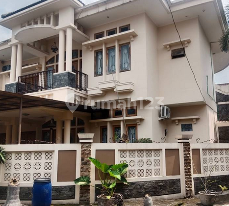 Rumah Hook Murah jauh di bawah harga pasar, Mewah ada kolam renang di Cimahi