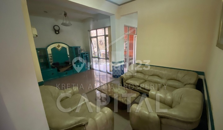 Large, Spacious, and Well-Maintained House Suitable for Residence in Cimahi