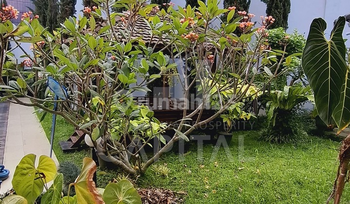 Affordable Luxury Well-Maintained House with Swimming Pool in Setramurni Bandung. 2