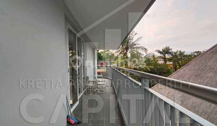 Dago Suites apartment corner unit with a spacious balcony. 2