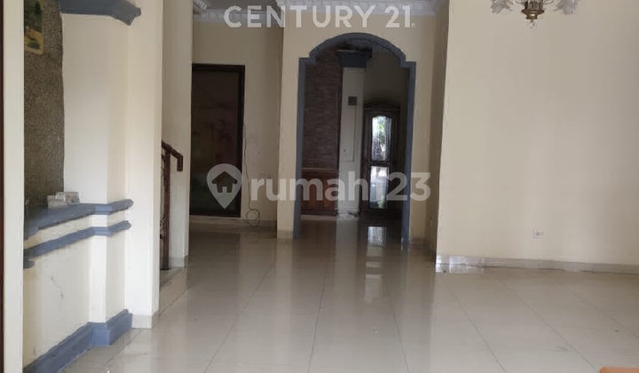 For Rent 3-Story House in Gading Griya Lestari, North Jakarta 2