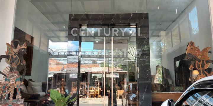 Ruko in Kemang Raya Timur Usually Used as Furniture Gallery