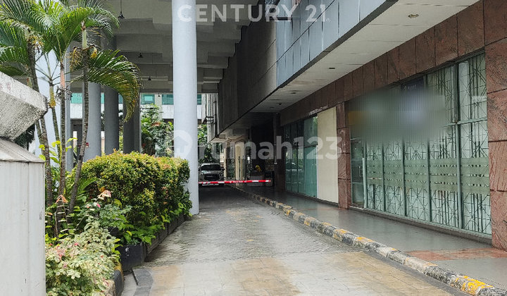 Four-story Shophouse for Bank/Office/Business One Step from Mall @Kuningan South Jakarta 1