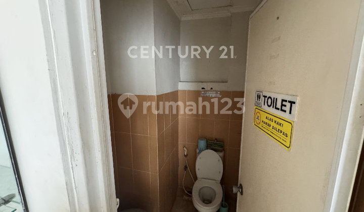 For Rent 4-Storey Shop House Furnished in Kalideres, West Jakarta 2