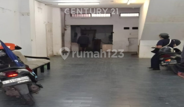 3-Storey Shop House Ideal for Business & Strategically Located on Jl. Raya Bekasi 2