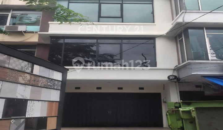 Ruko 4 Lantai Lokasi Strategis di Kebayoran Lama