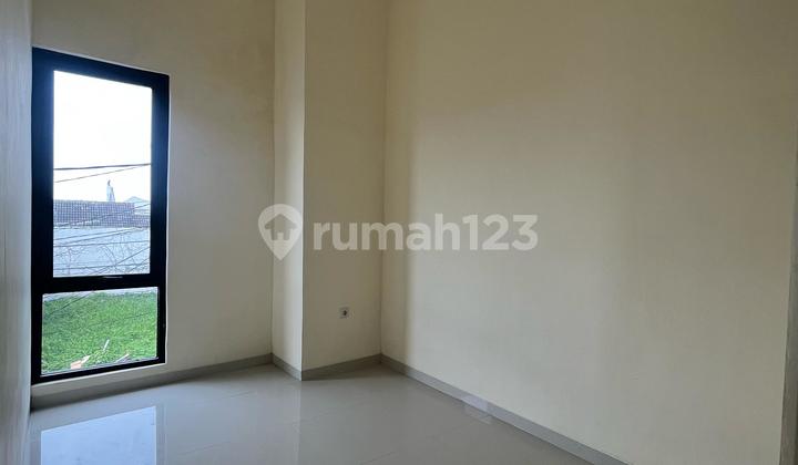 Rumah Gununganyar Barugress Fasad Minimalis 2