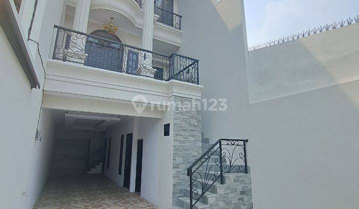 Rumah 2 Lantai Lokasi Strategis Di Jati Padang 1