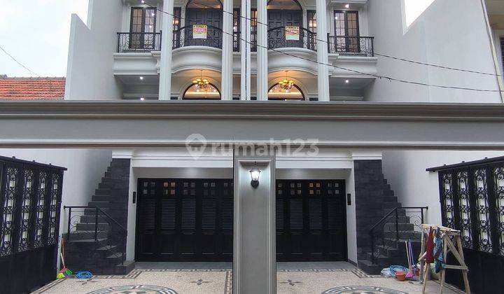 Rumah Mewah Eropa Classic SHM - Sertifikat Hak Milik Rumah di Jagakarsa 1
