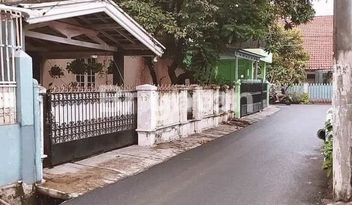 Rumah luas bagus tembok kokoh di Slipi Rumah luas bagus tembok kokoh di Slipi