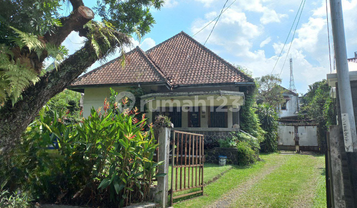 Dijual Rumah Heritage Tengah Kota Bandung Sayap Riau