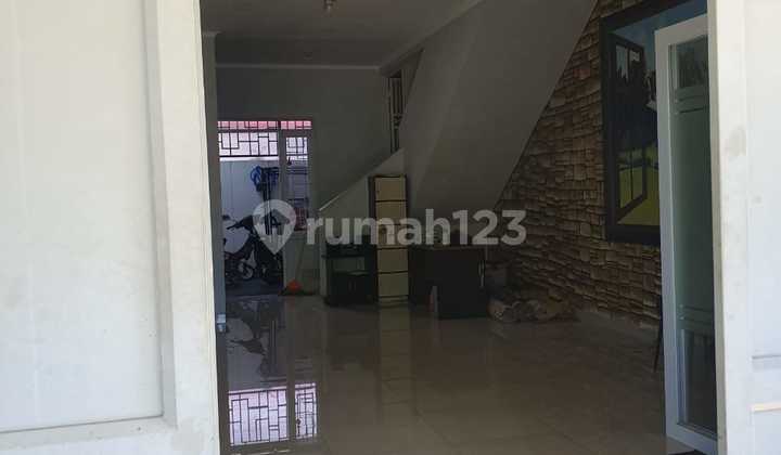 Strategically Located Shop House on Jl. Kolonel Masturi, Suitable for Investment 2
