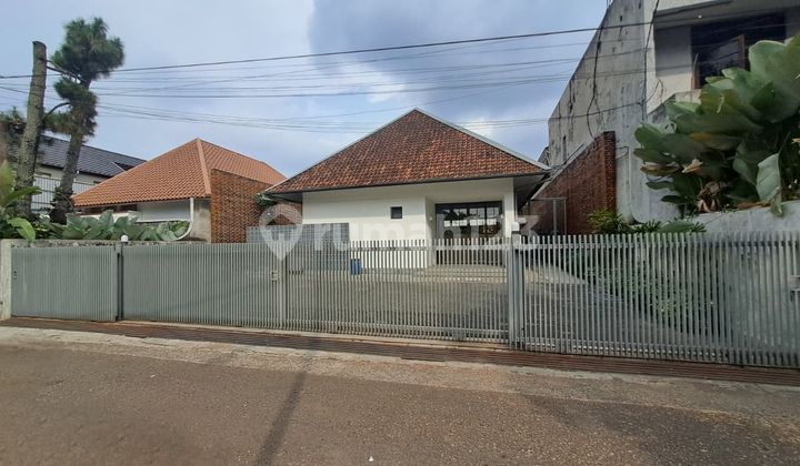 Rumah Pusat Kota Gaya Retro Modern Bangunan Baru Siap Huni Rumah Pusat Kota Gaya Retro Modern Bangunan Baru Siap Huni