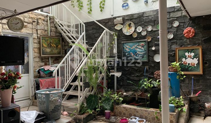 FOR SALE WELL-MAINTAINED STRATEGIC READY-TO-OCCUPY HOUSE IN TURANGGA BANDUNG FOR SALE WELL-MAINTAINED STRATEGIC READY-TO-OCCUPY HOUSE IN TURANGGA BANDUNG