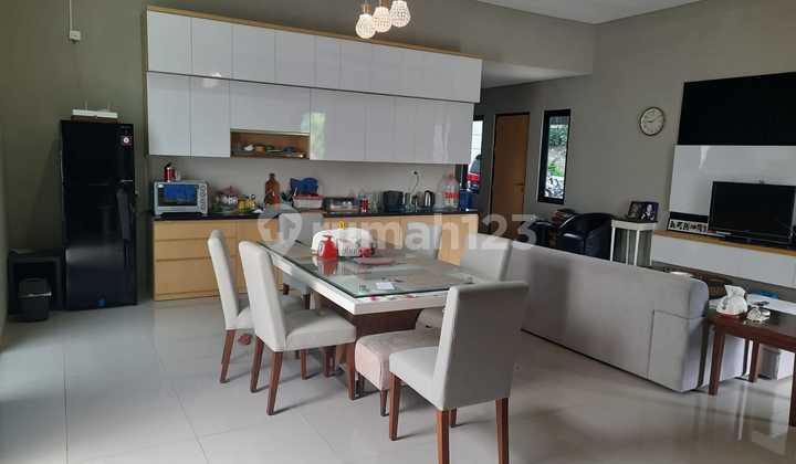Dijual Rumah Villa Semi Furnished View Kota di Setiabudi Bandung 2
