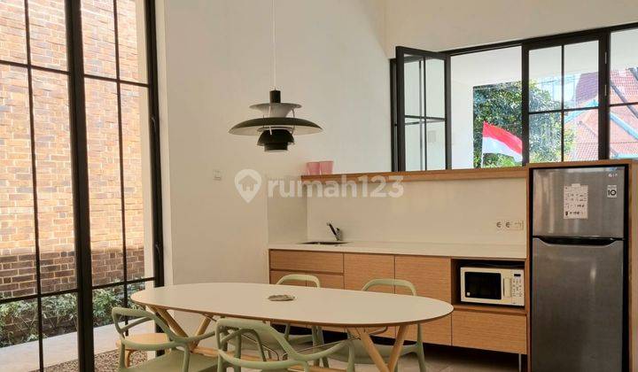 Dijual Rumah Startegis Tipe Retro Modern Bangunan Baru Sayap Riau 1