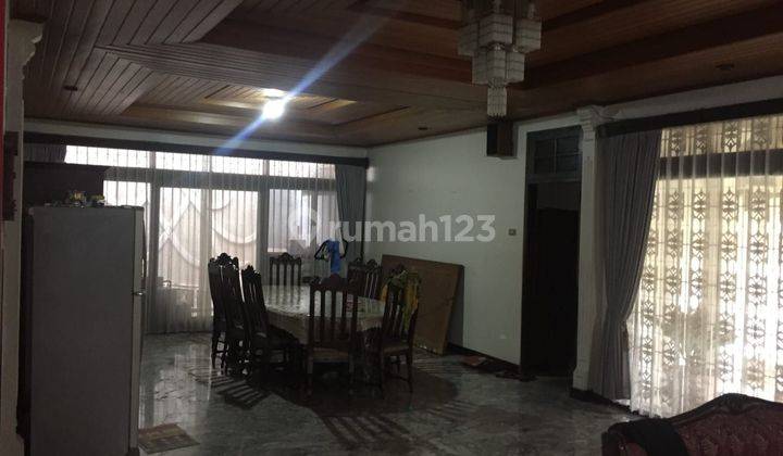 Rumah, 2 Lantai, Shm, Bagus, Hadap Utara, Ada Kolam Renang, 2 Mobil 2