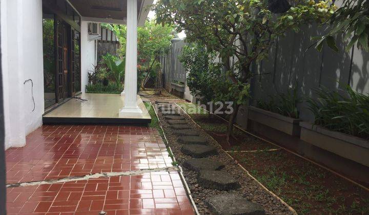 Rumah, 2 Lantai, Shm, Bagus, Hadap Utara, Ada Kolam Renang, 2 Mobil 2