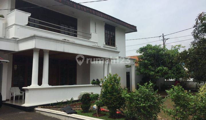 Rumah, 2 Lantai, Shm, Bagus, Hadap Utara, Ada Kolam Renang, 2 Mobil 1