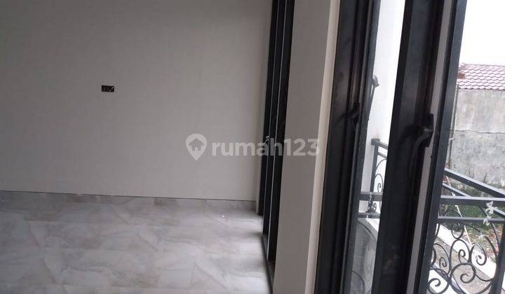 Townhouse Bagus Siap Huni Selangkah Ke Plaza Pondok Gede, Bekasi 2