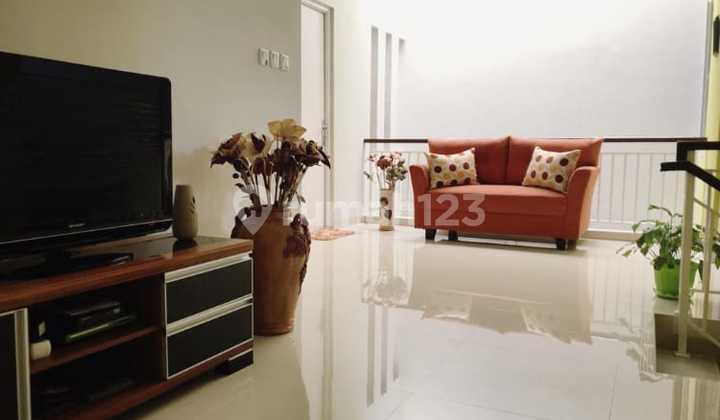 Rumah 2 Lantai Bagus Unfurnished SHM di Bintaro, Tangerang Selatan 2