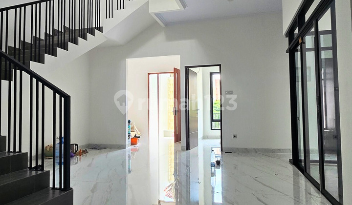 Dijual Rumah Baru Lebar 7 di Taman Vila Meruya 1