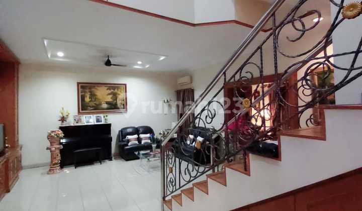 for sale 10-meter wide house in Permata Buana, West Jakarta 2