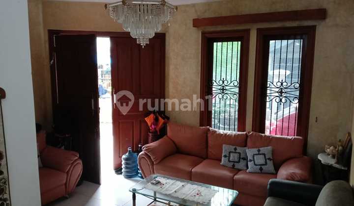 Dijual Rumah Hook 2 Lantai di Kebayoran Lama