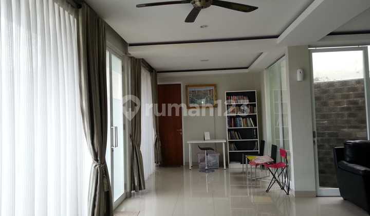 Rumah Mewah Siap Huni 3 Lantai Di Taman Meruya Ilir Jakbar 2