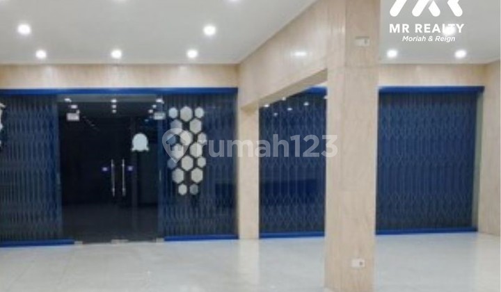 Beautifully Attached Shop House for Sale Near Mangga Dua, Suitable for Office Use Beautifully Attached Shop House for Sale Near Mangga Dua, Suitable for Office Use