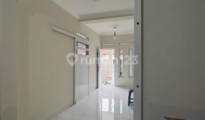 Rumah Baru 2 Lantai Ngantong di Kemanggisan Slipi